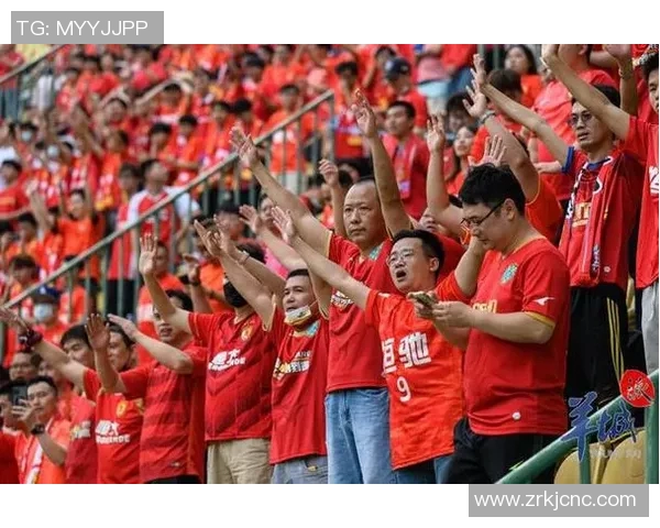 广州足球队状态引发热议球迷对球队表现的分歧与期待