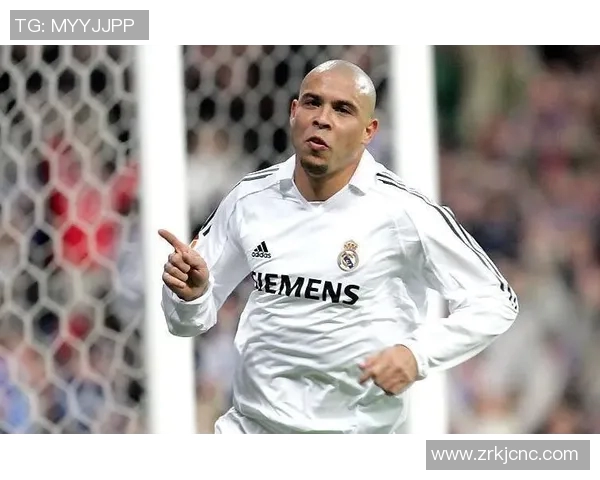 罗纳尔多的足球传奇之路与他国籍的深刻影响分析 罗纳尔多的足球传奇之路与他国籍的深刻影响分析