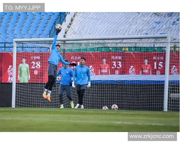 西安篮球队在邀请赛中以91分稳居积分榜首位展现强劲实力 西安篮球队在邀请赛中以91分稳居积分榜首位展现强劲实力