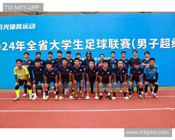 足球明星同框瞬间壁纸展现绿茵场上的友谊与荣耀